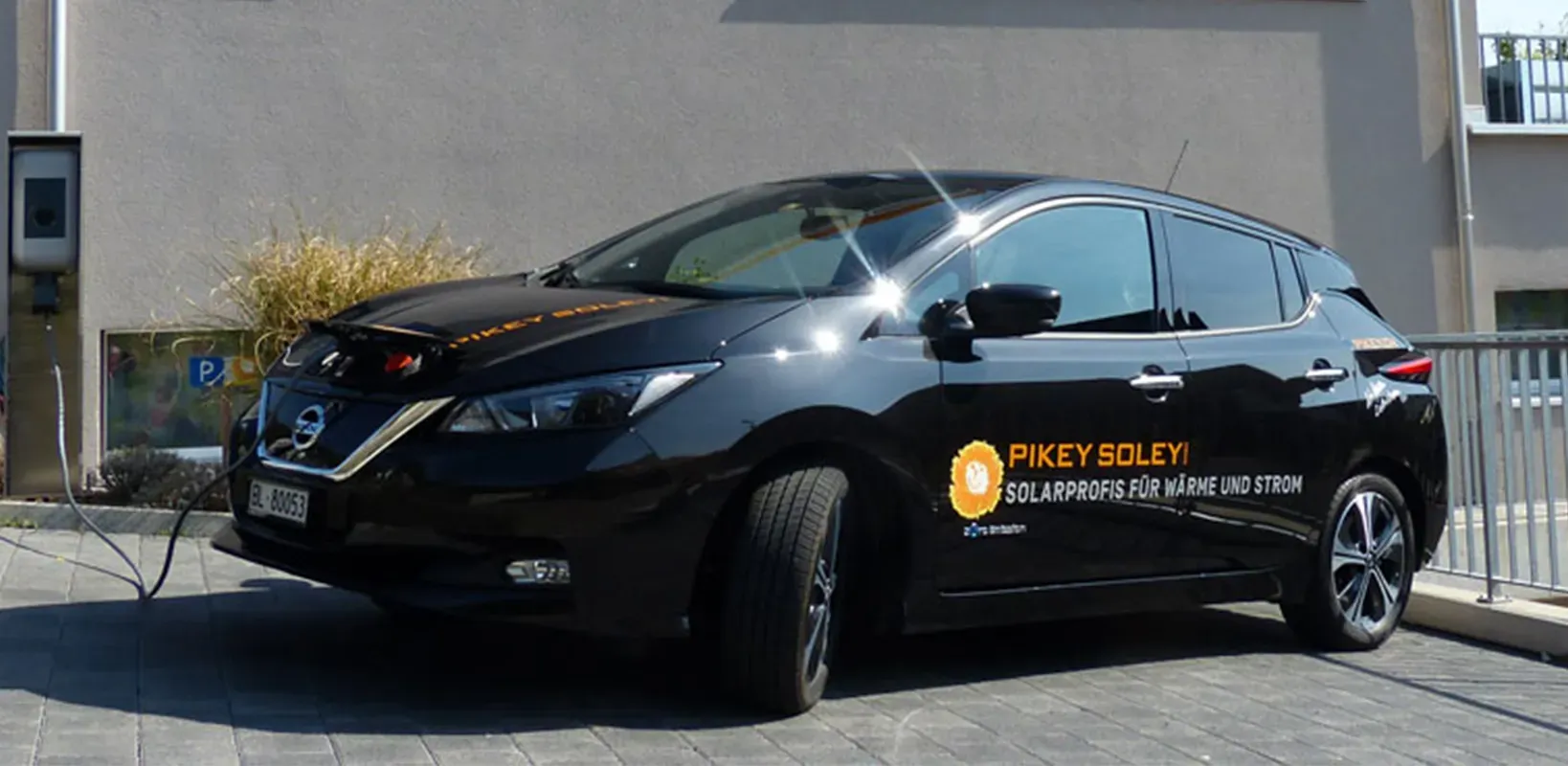 Der erste Nissan Leaf ist da